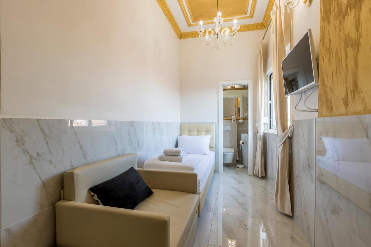 Deluxe Single Room