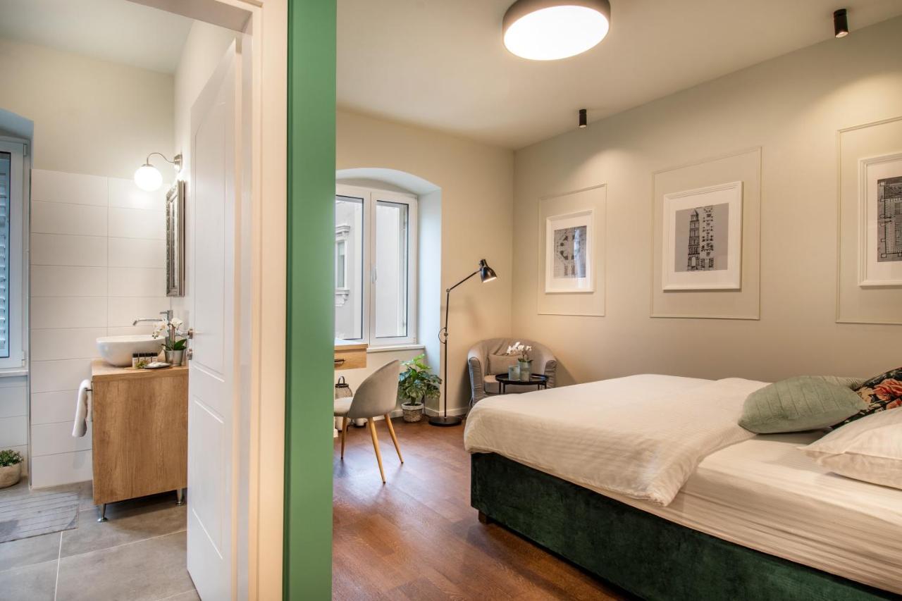 Double Room Private Bathroom