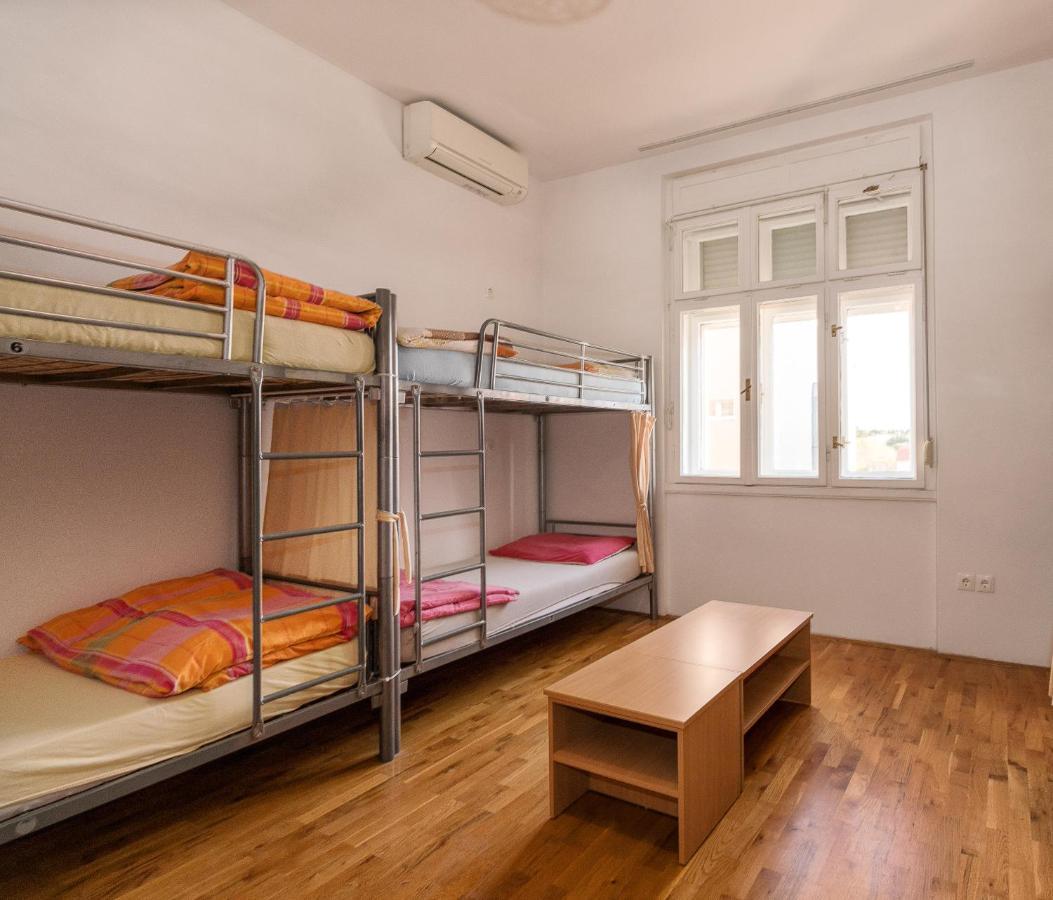 Single Bed Mixed Dormitory Room