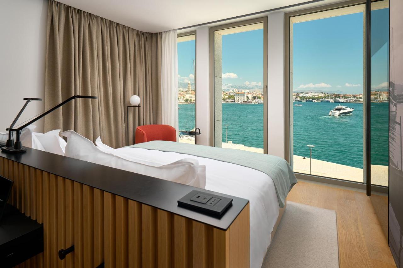 Superior King Room Sea View