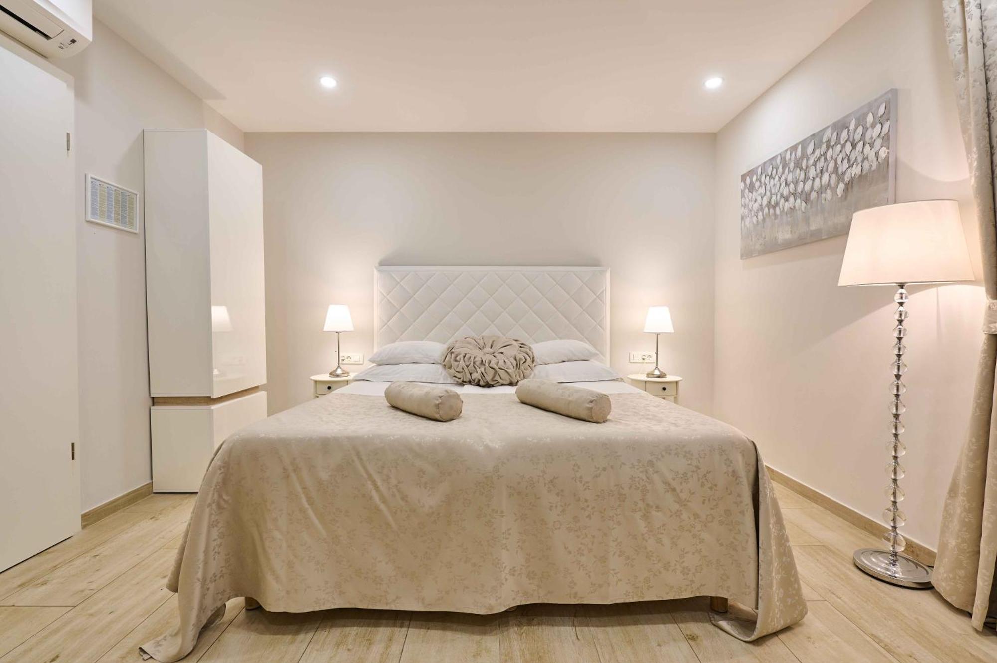 Double Room Private Bathroom