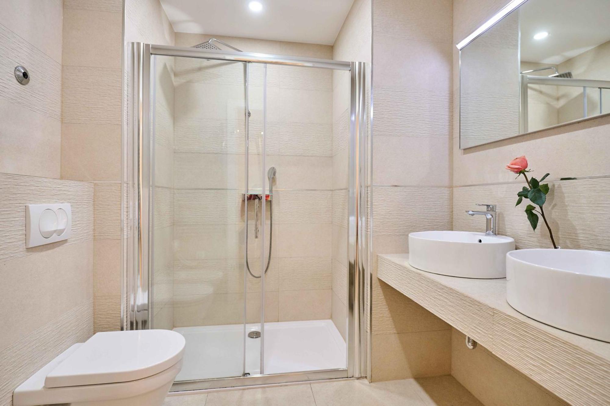 Double Room Private Bathroom