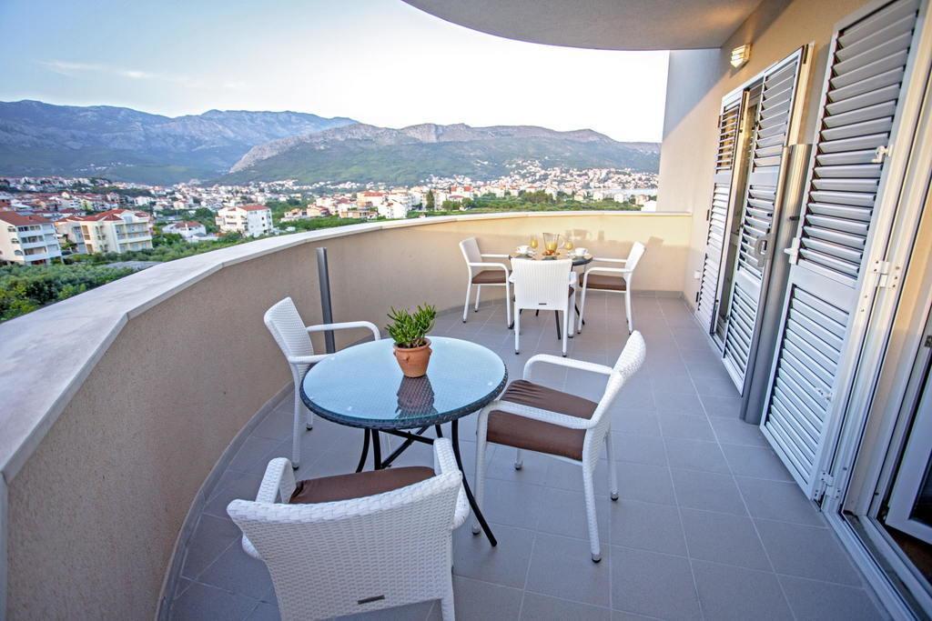 Doppel-/Zweibettzimmer mit Balkon und Meerblick