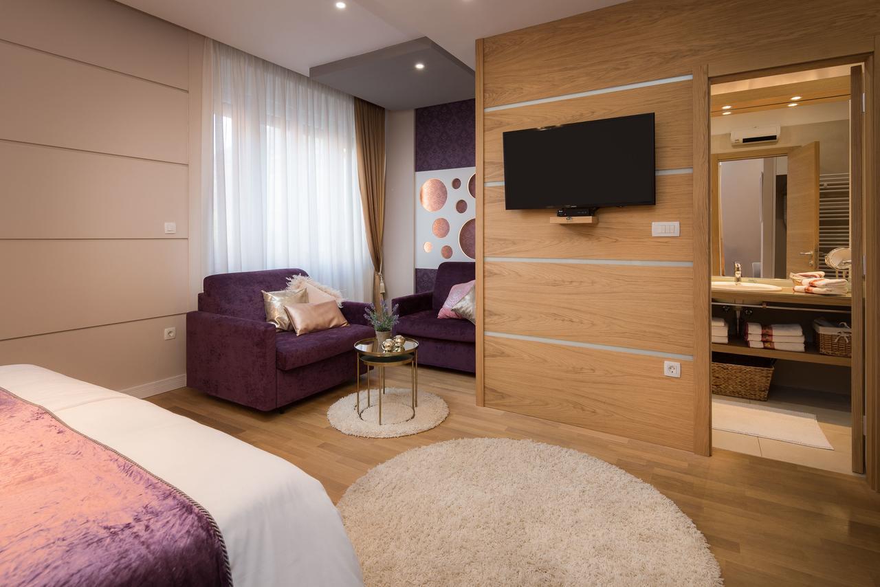 Deluxe King Suite