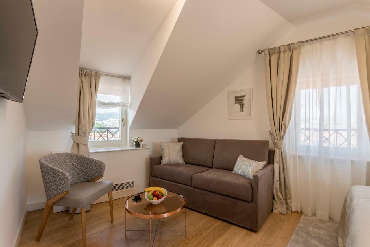Cosy Loft Double or Twin Room City View