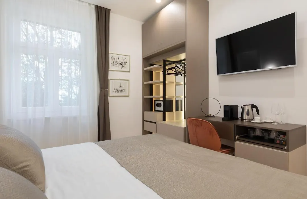 Green Park Luxury Rooms-1