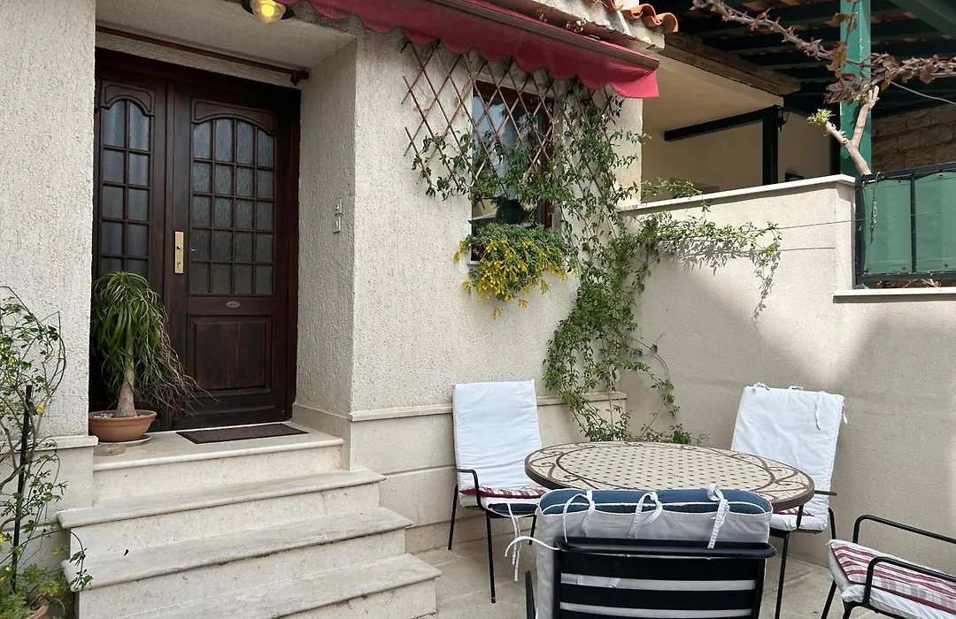 Guesthouse Fjaka-1