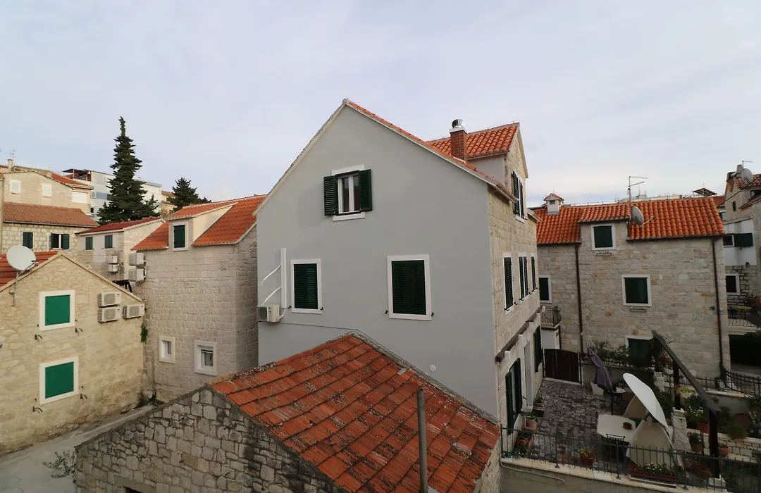 House Sandra-1