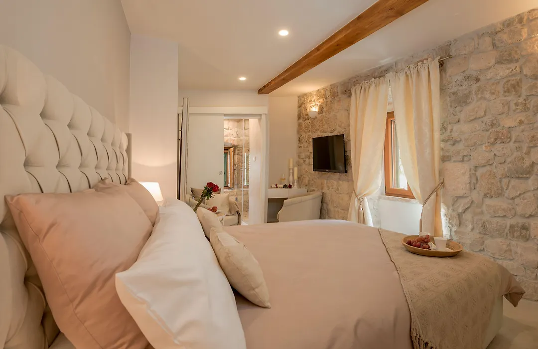 Jupiter Lux Rooms-1