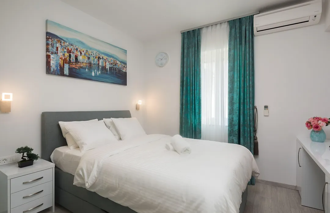 Luxury Studios & Rooms Seven-1
