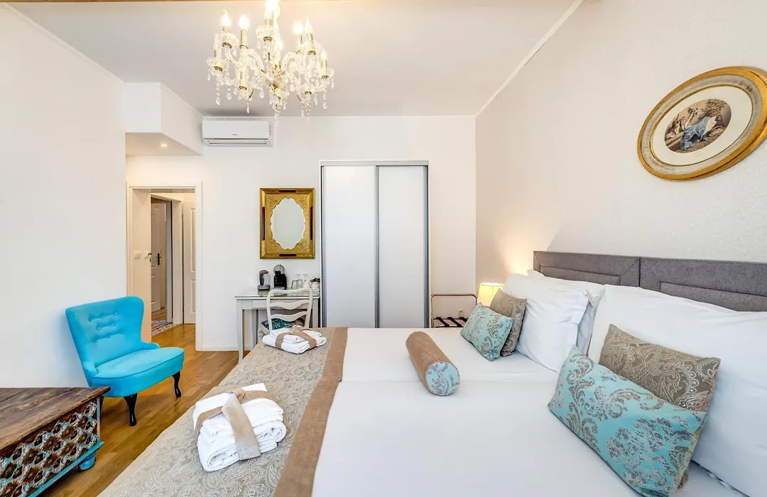 Le Monde - Vintage Accommodation-1