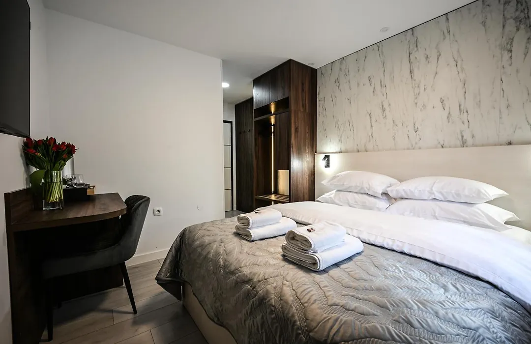 Laurea Rooms-1
