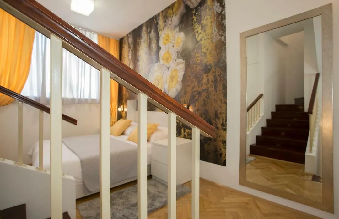 Apartment & Room Split Lea-1