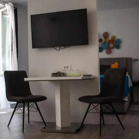 Julije Rooms-2