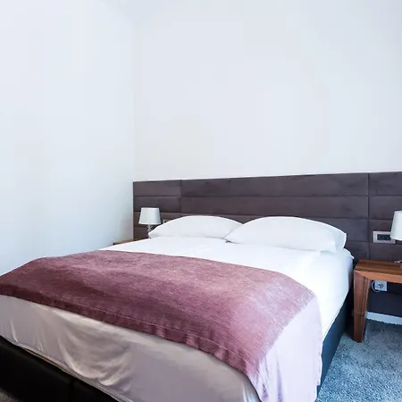 Starlight Luxury Rooms-3