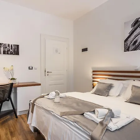 Prima Luxury Rooms-3