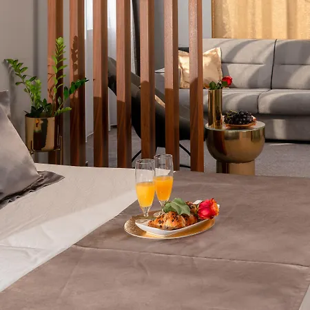 Royal Suites-Sky-3