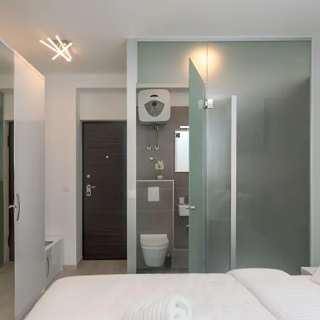 Luxury Studios & Rooms Seven-2