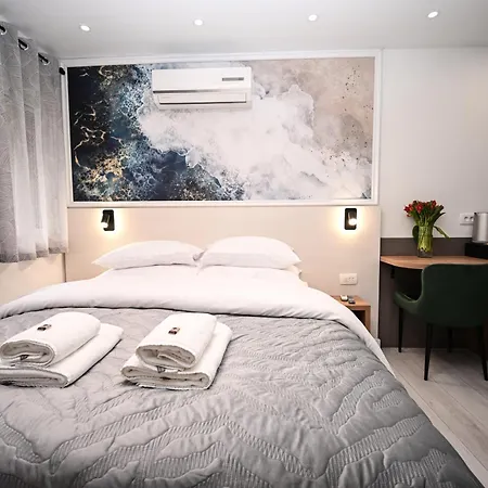 Laurea Rooms-2