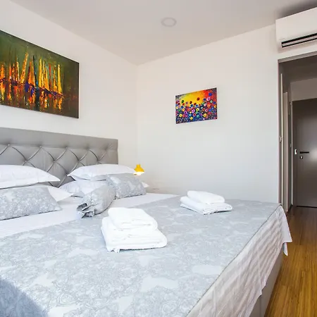 Royal Suites-Sky-2